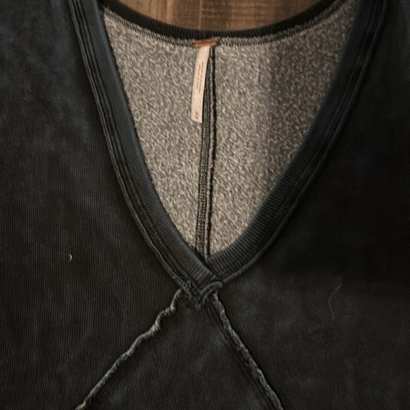 Free people V Neck Sweatshirt - Picture 2 of 4